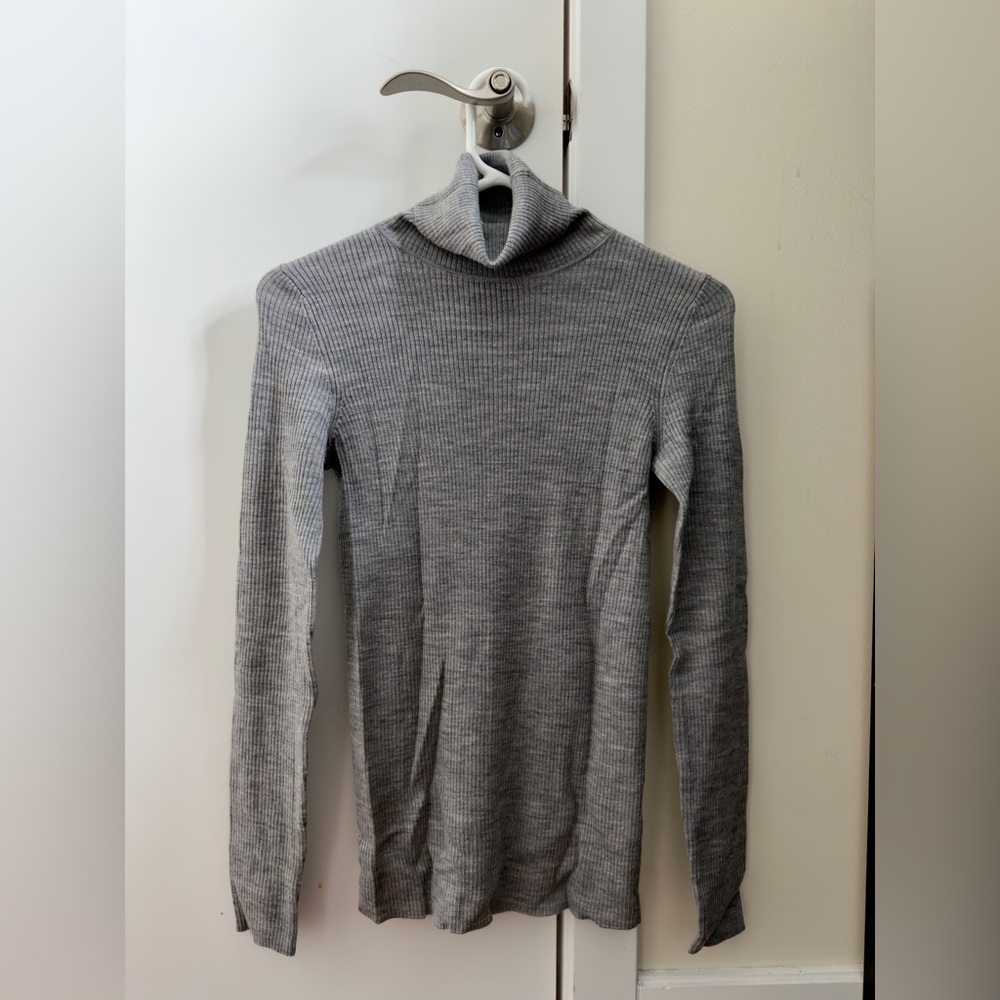 Uniqlo Merino Wool Ribbed Turtleneck Sweater